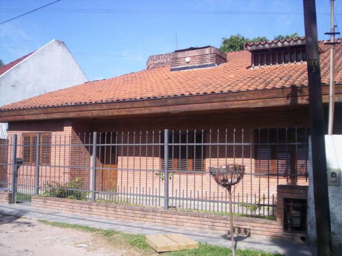 Дом с 5 спальнями в Альмиранте Браун, Аргентина № 79851