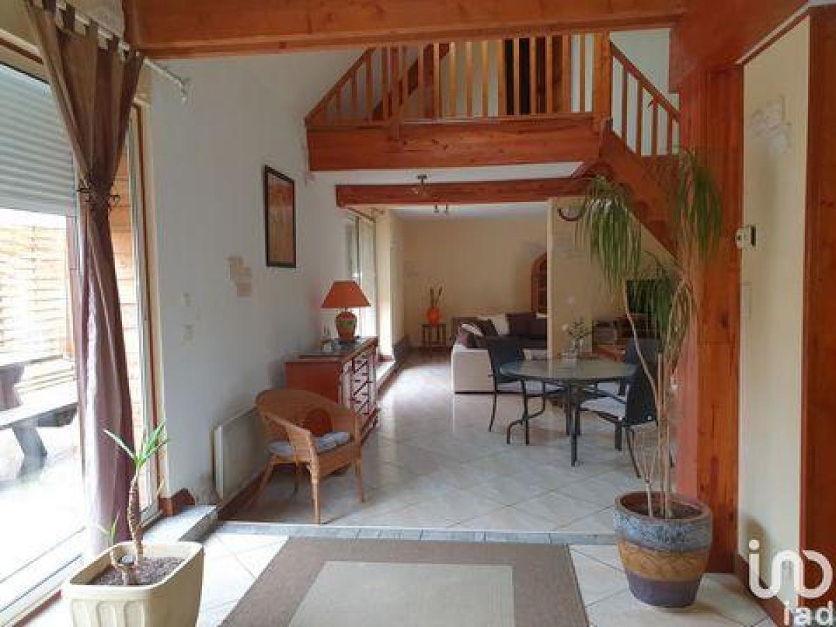 3 bedrooms House in Donges, France No. 23061