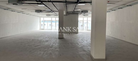 Tienda en Qormi, Malta No. 13175 2