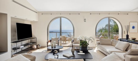 5 bedrooms Villa in Cannes, France No. 1485 4