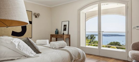 5 bedrooms Villa in Cannes, France No. 1485 10