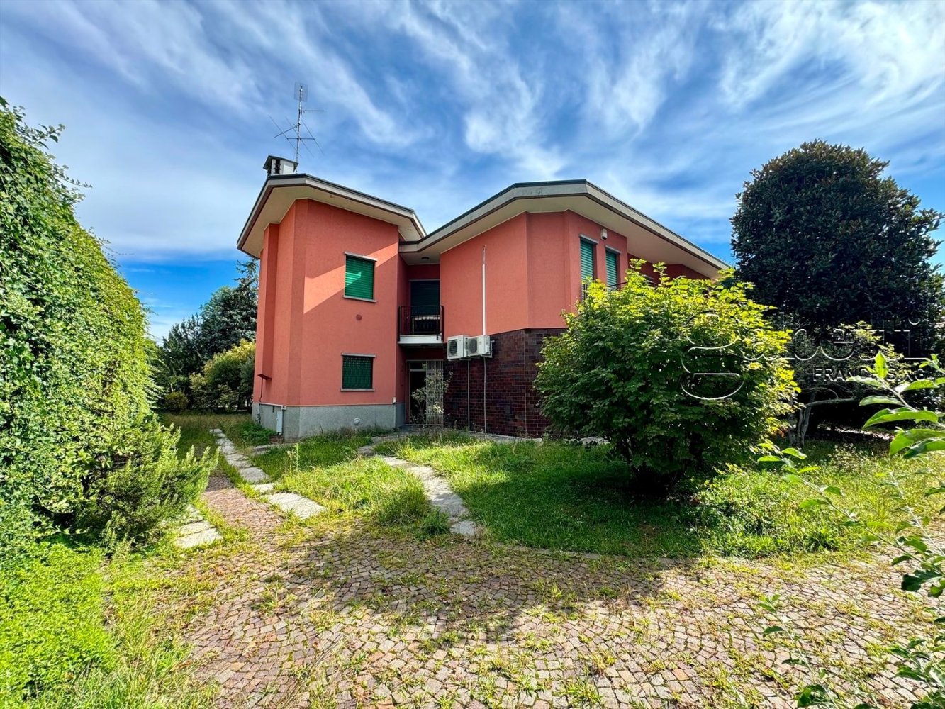 Villa de 5 habitaciónes en Nerviano, Italy No. 160246