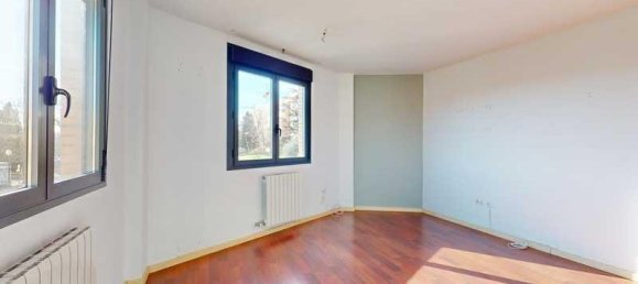 3 bedrooms Apartment in Zaragoza, Spain No. 21669 5