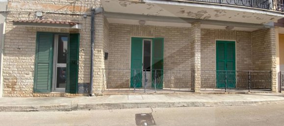 4 rooms House in Bitonto, Italy No. 24081 3