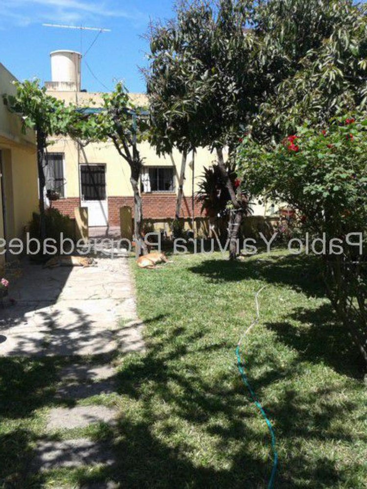 2 bedrooms House in Tres de Febrero, Argentina No. 18628