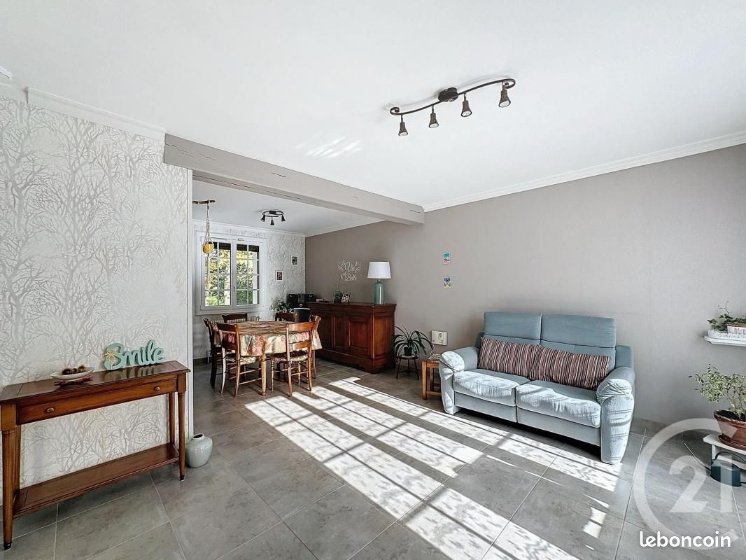 Casa de 4 dormitorios en Saran, France No. 216962