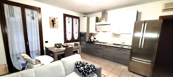 3 rooms Apartment in Ferrara, Italy No. 190391 3