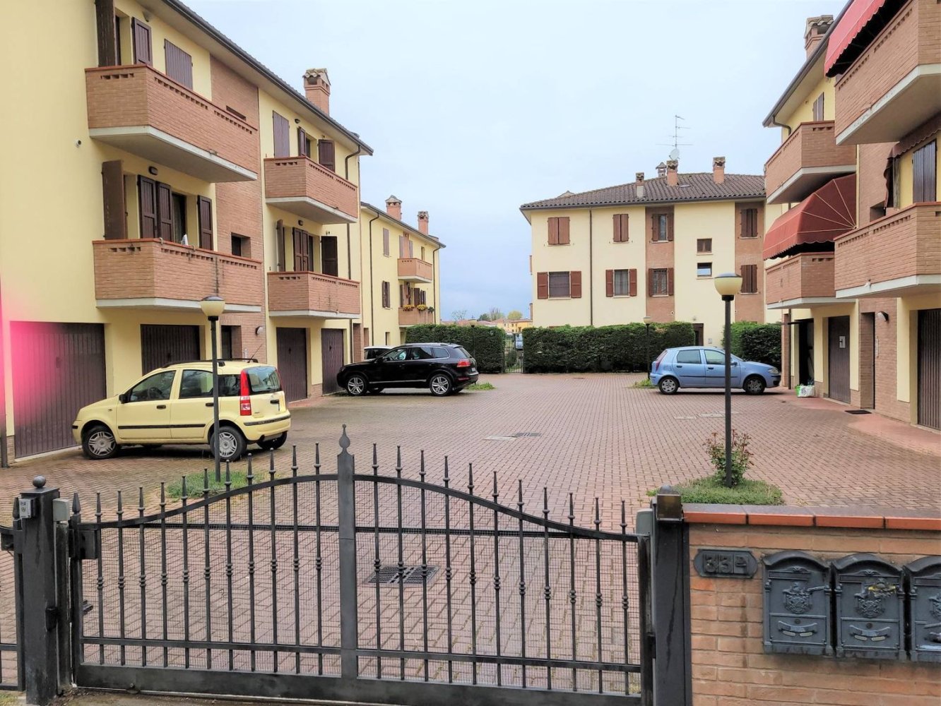 3 rooms Apartment in Ferrara, Italy No. 190391