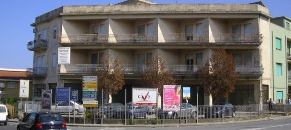 173m² Commercial property in Milazzo, Italy No. 306439 6