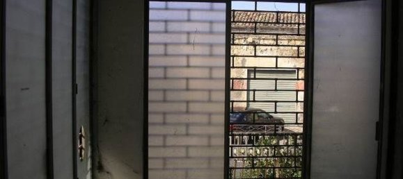 173m² Commercial property in Milazzo, Italy No. 306439 3