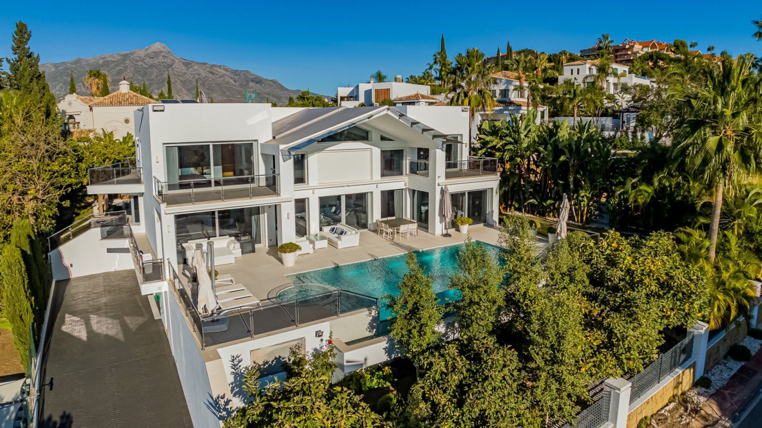 Дом с 5 спальнями в Марбелья, Испания № 84315