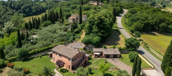 Дом с 3 спальнями в Кьюси, Италия № 56102 2