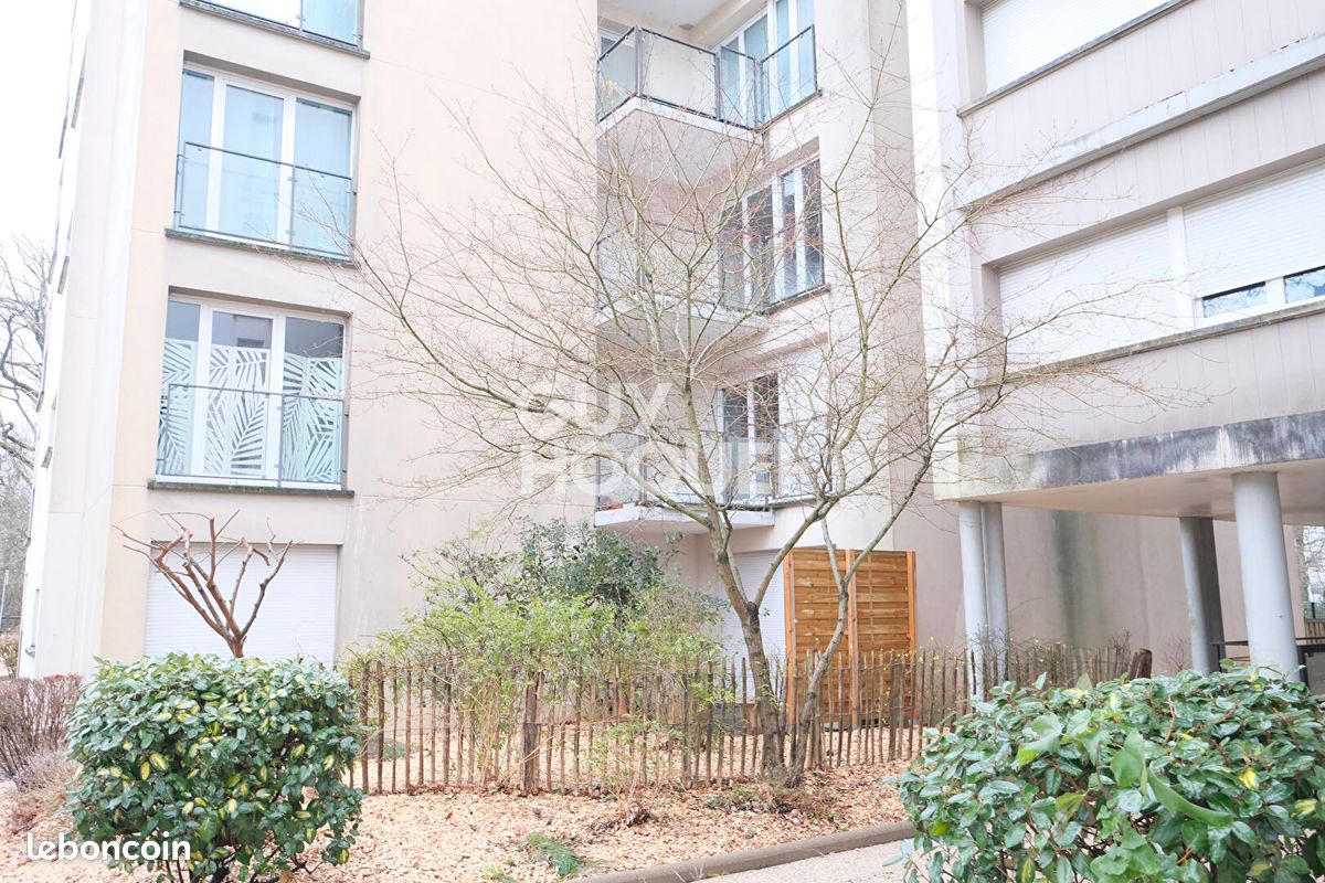 Estudio en Tours, France No. 70484