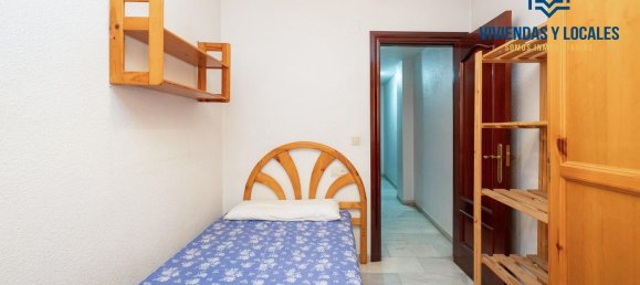 4 bedrooms Apartment in Granada, Spain No. 105648 17