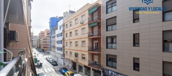 4 bedrooms Apartment in Granada, Spain No. 105648 4
