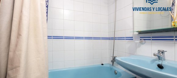 4 bedrooms Apartment in Granada, Spain No. 105648 28