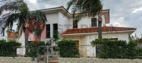 Коммерческая недвижимость с 3 спальнями в Строволос, Кипр № 21461 2