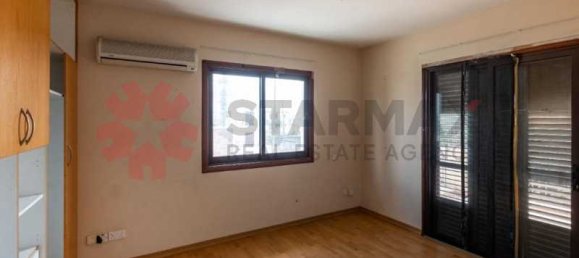 Коммерческая недвижимость с 3 спальнями в Строволос, Кипр № 21461 4