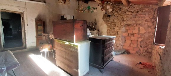 10 rooms House in Terranuova Bracciolini, Italy No. 144142 5