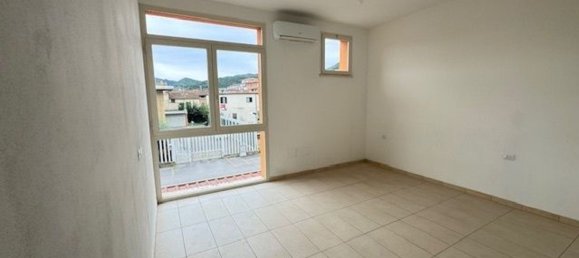 4 bedrooms House in Vaiano, Italy No. 377854 9