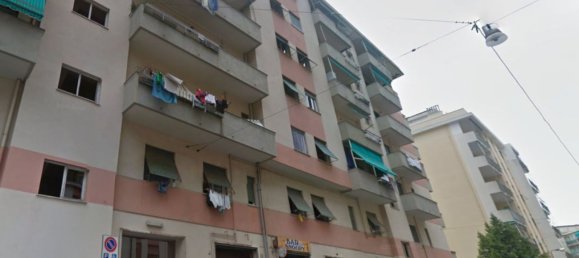 4-salle Appartement à Genoa, Italy No. 187039 2