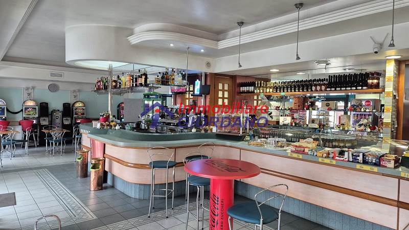 3 rooms Commercial property in Lanuvio, Italy No. 77577