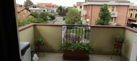 5 bedrooms Apartment in Medolla, Italy No. 323769 9