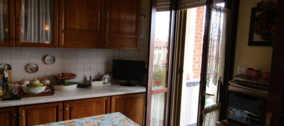 5 bedrooms Apartment in Medolla, Italy No. 323769 8