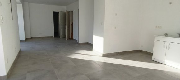 2 bedrooms House in Villecheneve, France No. 204661 2