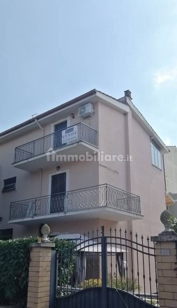 2 Schlafzimmer Penthouse in Guidonia Montecelio, Italy, Nr. 256112