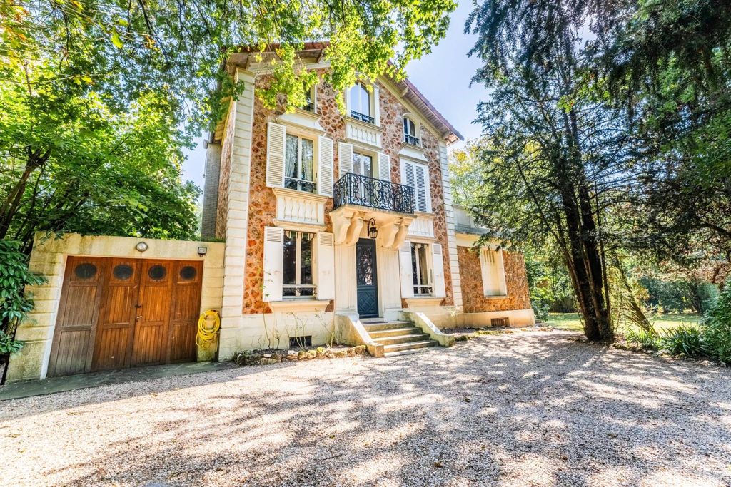 5 bedrooms House in Vaucresson, France No. 177829