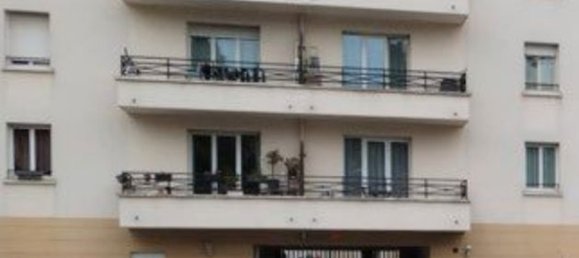 Garage in Vaujours, France, Nr. 323691 2