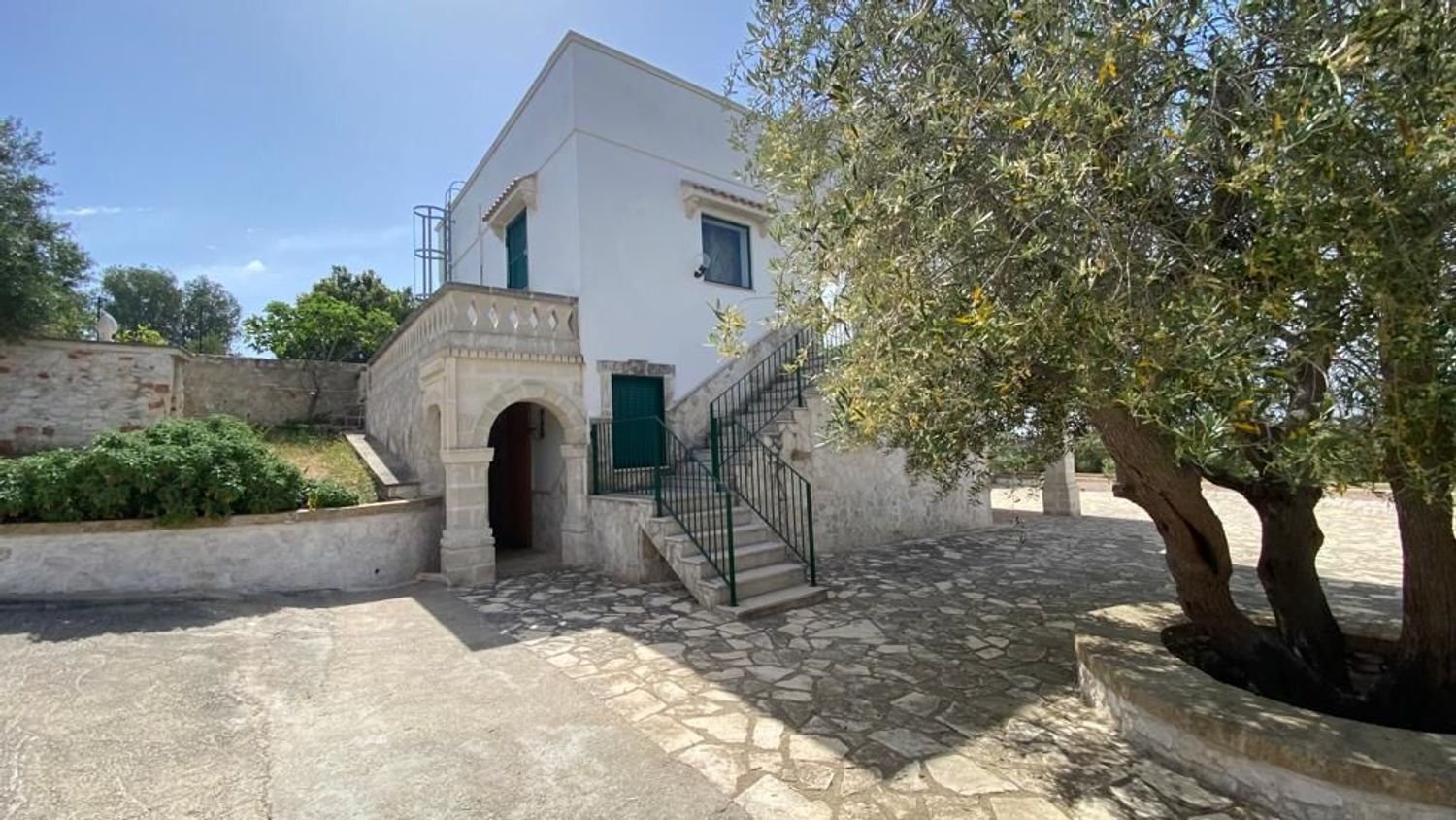 Вилла с 3 комнатами в Остуни, Италия № 72097