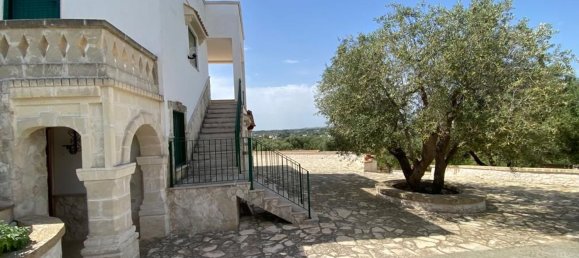 Вилла с 3 комнатами в Остуни, Италия № 72097 4