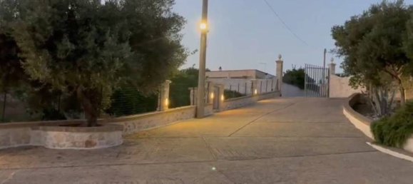 Вилла с 3 комнатами в Остуни, Италия № 72097 32