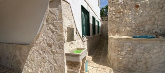 Вилла с 3 комнатами в Остуни, Италия № 72097 13