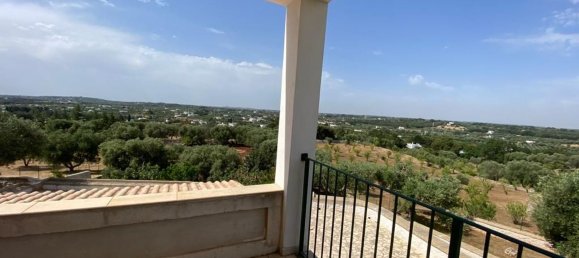 Вилла с 3 комнатами в Остуни, Италия № 72097 6