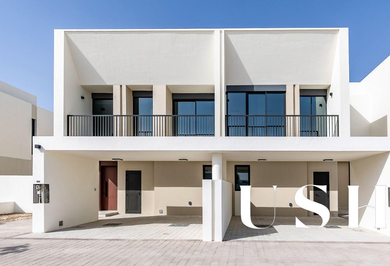 Таунхаус с 3 спальнями в Town Square, ОАЭ № 101722