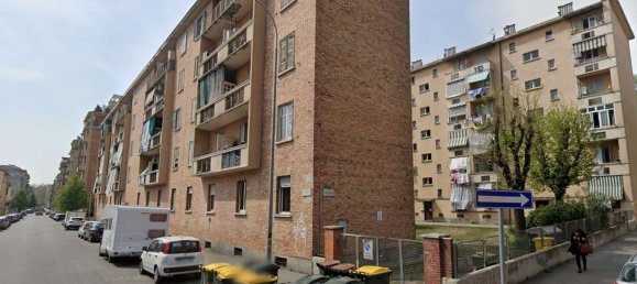 3-salle Appartement à Turin, Italy No. 10113 9