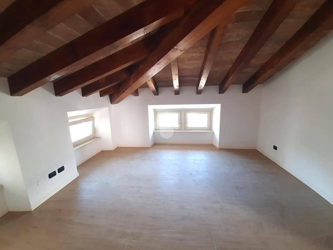 Apartamento de 2 dormitorios en Bergamo, Italy No. 310222