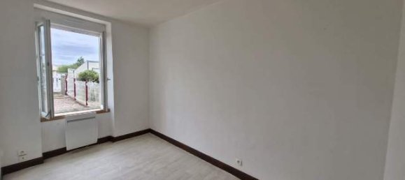 2 bedrooms House in Sourdeval, France No. 343259 7