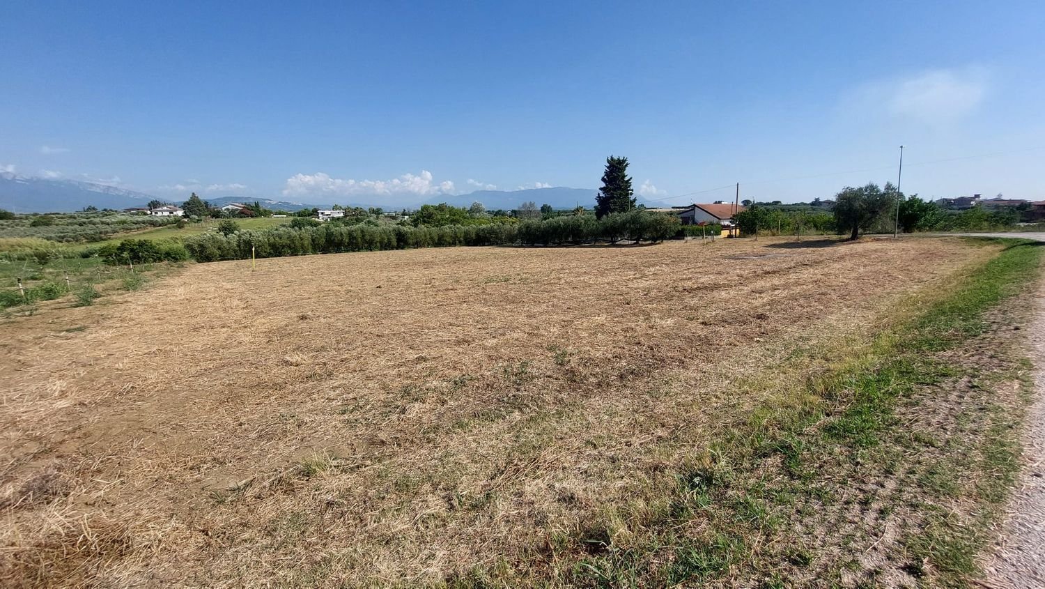 Terreno em Eboli, Italy 4000 m² N.º 300325
