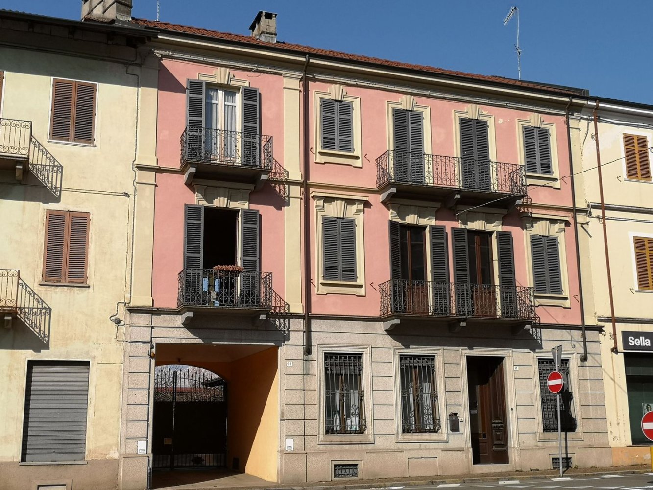 8 rooms House in Brusnengo, Italy No. 28885