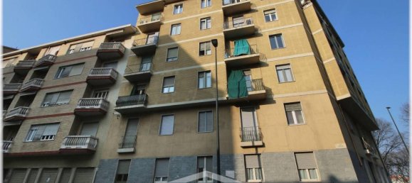 2 rooms Apartment in Turin, Italy No. 33114 2