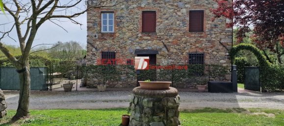 Casa de 8 divisões em Capannori, Italy N.º 192358 2