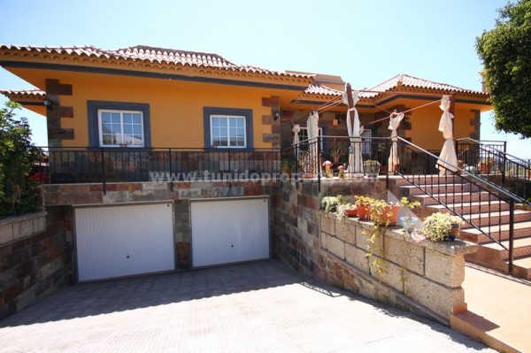 3 bedrooms Villa in Buzanada, Spain No. 719