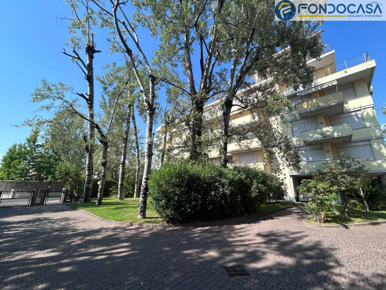 3 rooms Apartment in Forte dei Marmi, Italy No. 205553