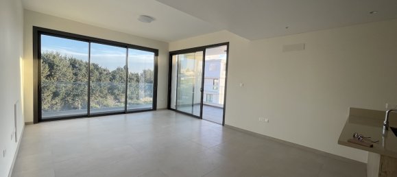 3 bedrooms Apartment in Paphos, Cyprus No. 17193 5