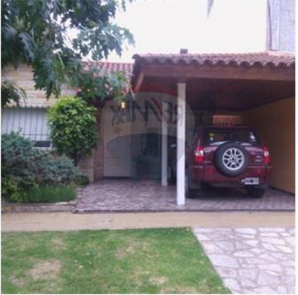 3 bedrooms House in Ituzaingo, Argentina No. 52660