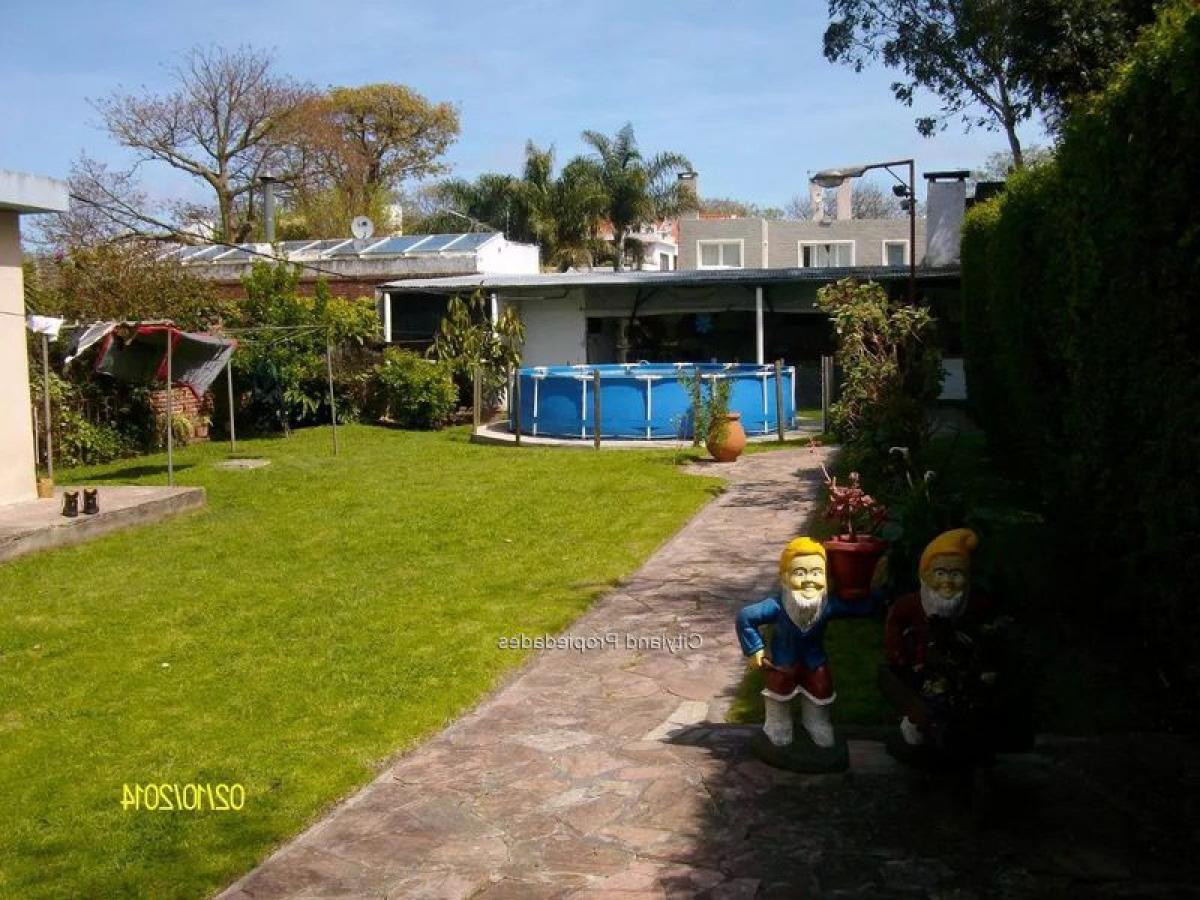 Casa de 3 dormitorios en Montevideo, Uruguay No. 7666